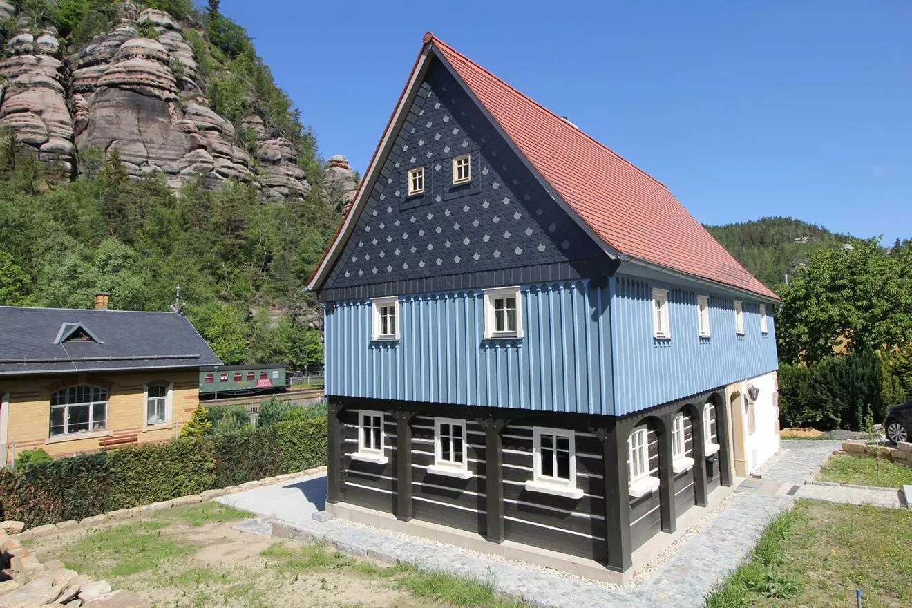 Ferienhaus Gebirgshäusl Oybin - Hinreißendes denkmalgeschütztes Ferienhaus mit blauen Akzenten
